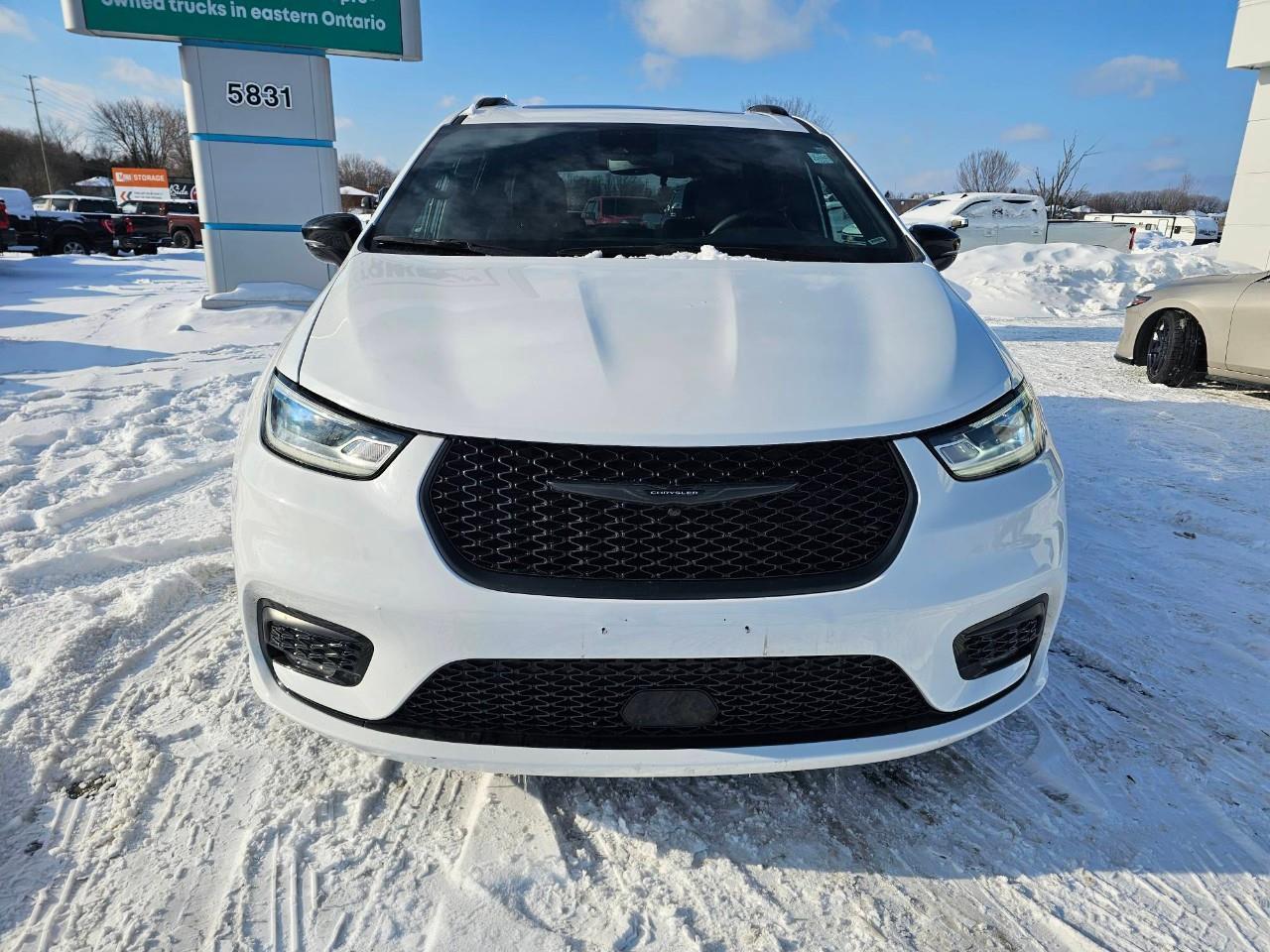 2024 Chrysler Pacifica Touring-L Front-Wheel Drive Passenger Van Photo