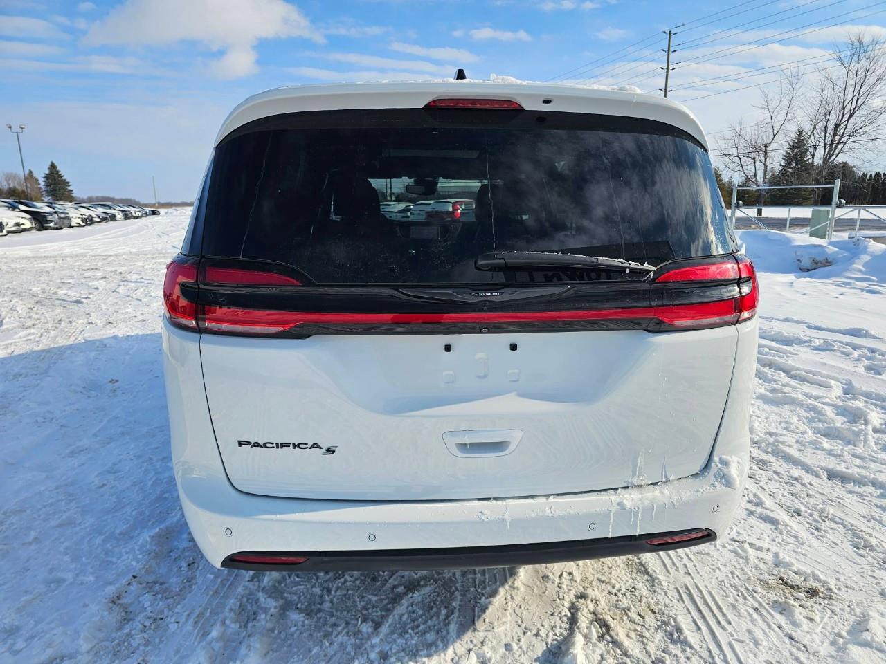 2024 Chrysler Pacifica Touring-L Front-Wheel Drive Passenger Van Photo