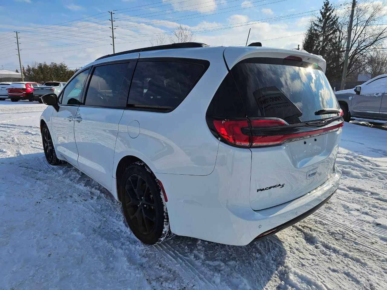 2024 Chrysler Pacifica Touring-L Front-Wheel Drive Passenger Van Photo