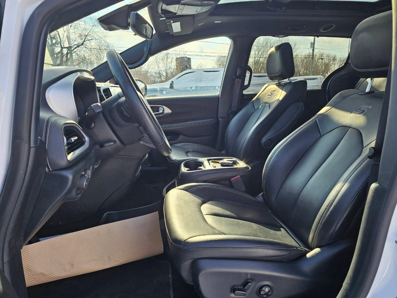 2024 Chrysler Pacifica Touring-L Front-Wheel Drive Passenger Van Photo