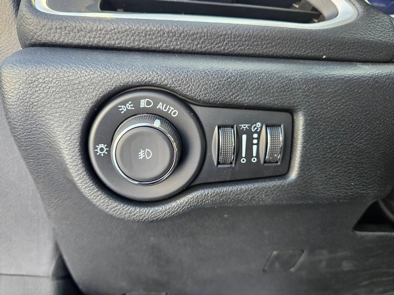 2024 Chrysler Pacifica Touring-L Front-Wheel Drive Passenger Van Photo