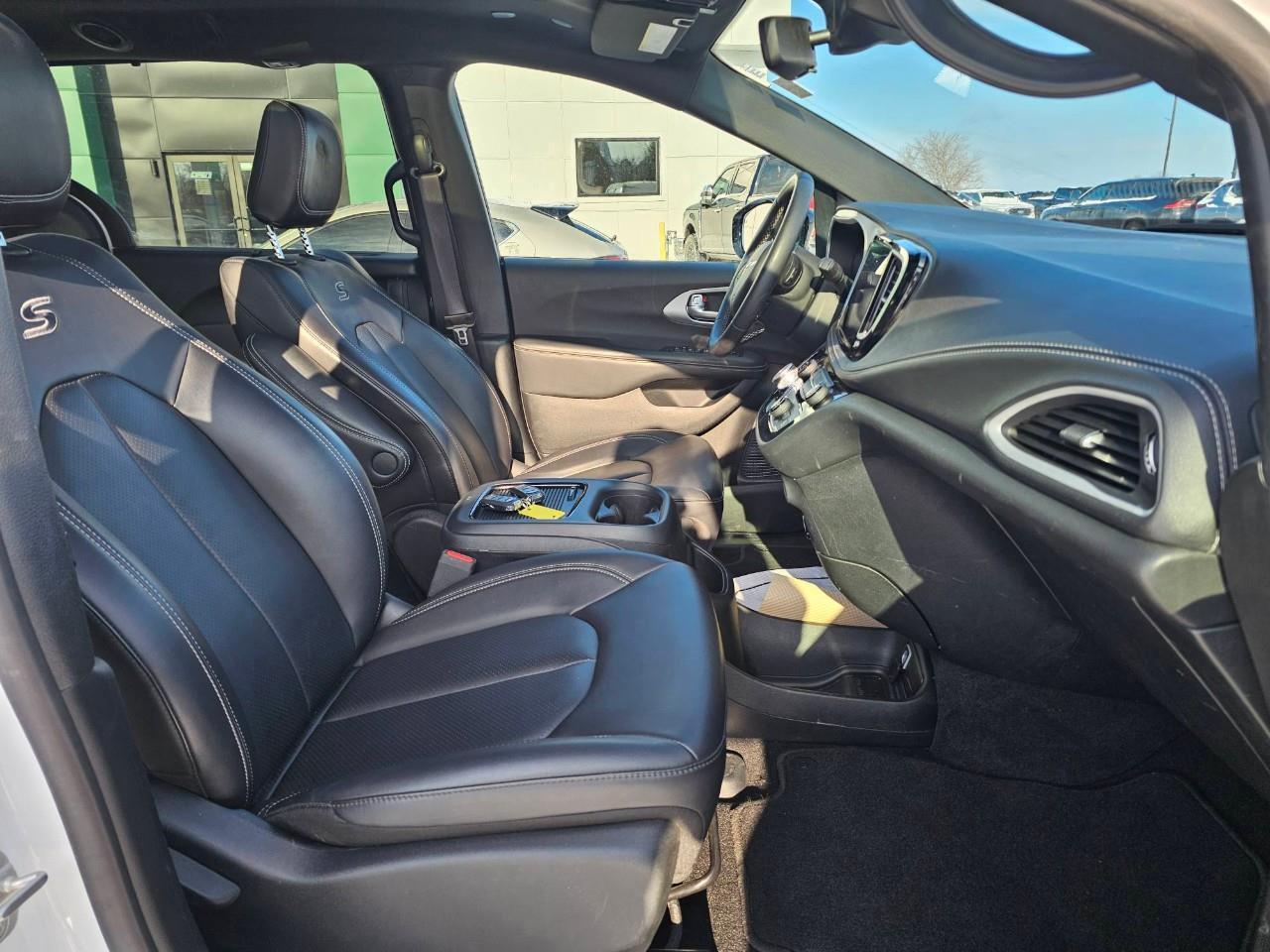 2024 Chrysler Pacifica Touring-L Front-Wheel Drive Passenger Van Photo