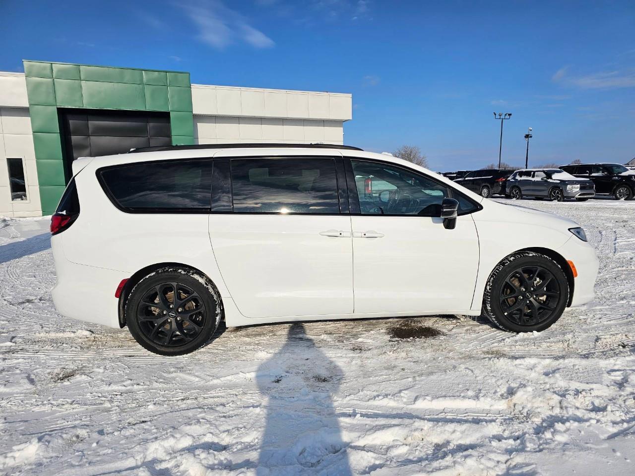 2024 Chrysler Pacifica Touring-L Front-Wheel Drive Passenger Van Photo