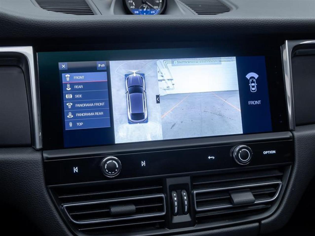 2024 Porsche Macan  Photo