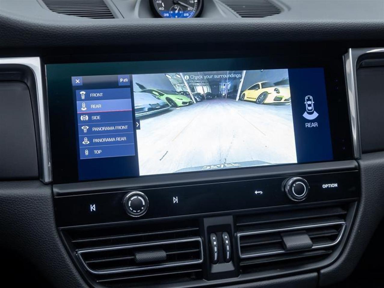 2024 Porsche Macan  Photo