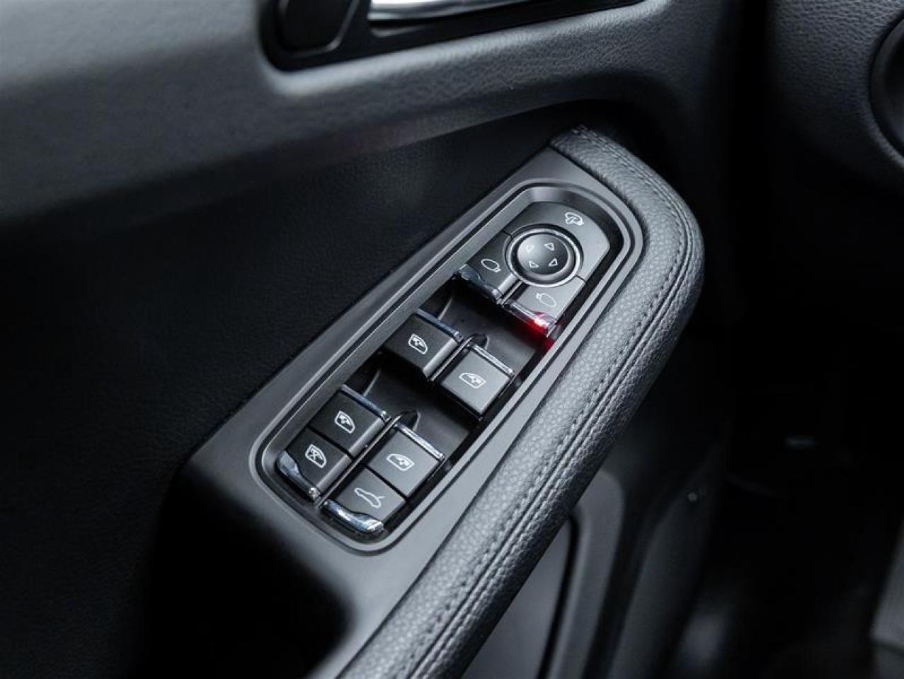 2024 Porsche Macan  Photo