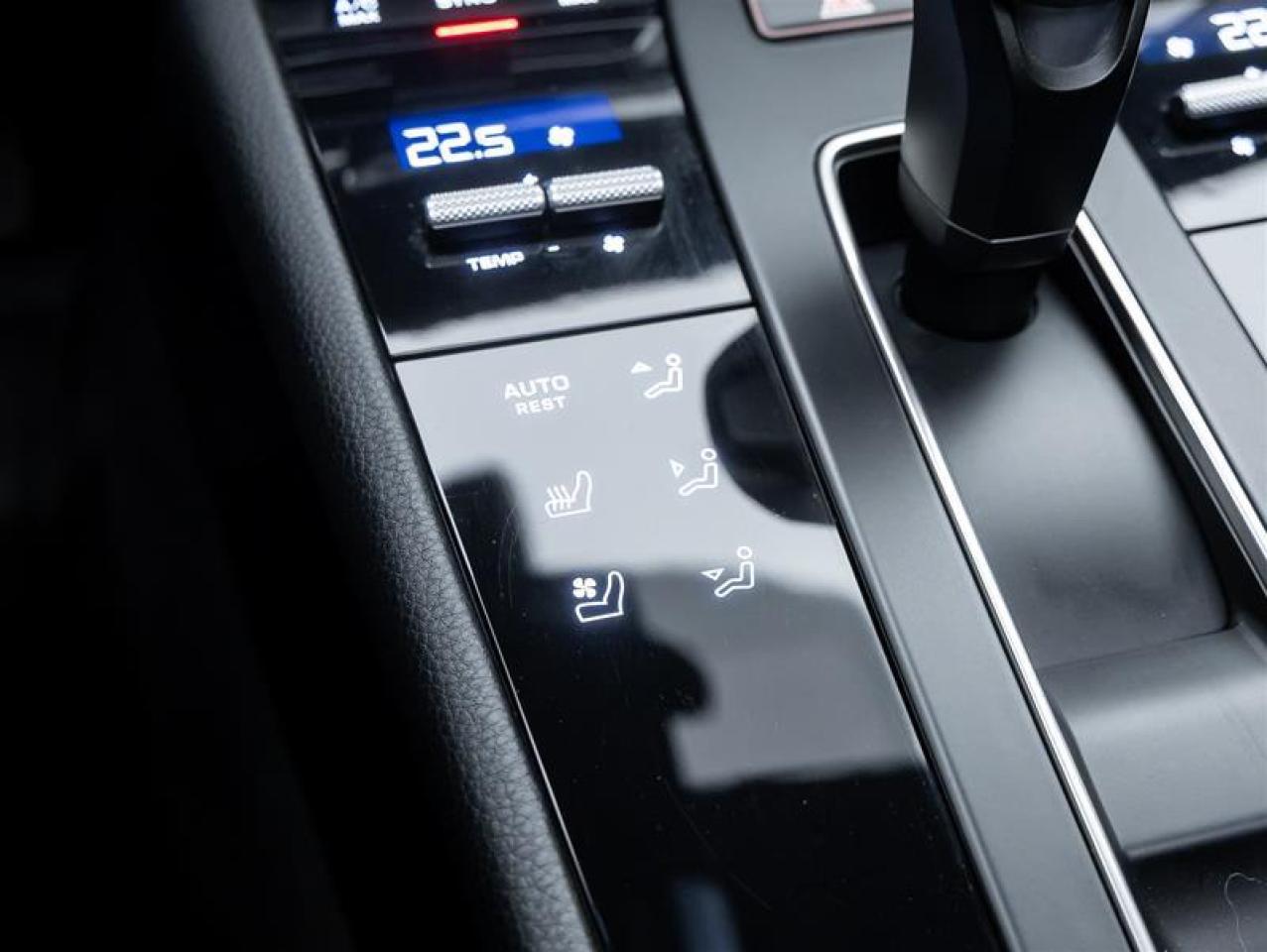 2024 Porsche Macan  Photo