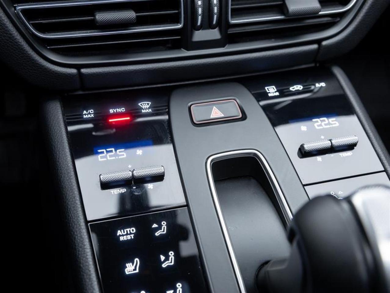 2024 Porsche Macan  Photo