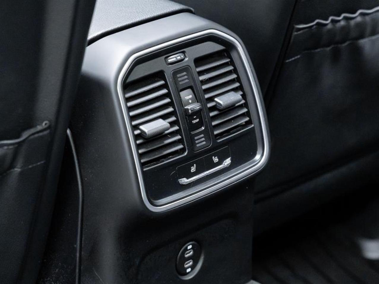 2024 Porsche Macan  Photo