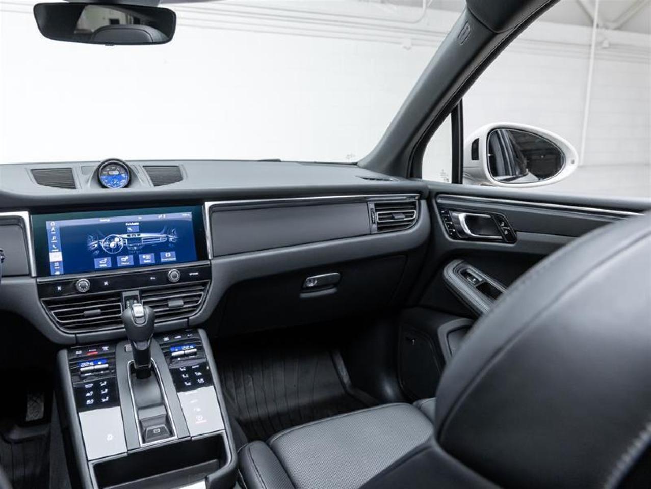 2024 Porsche Macan  Photo