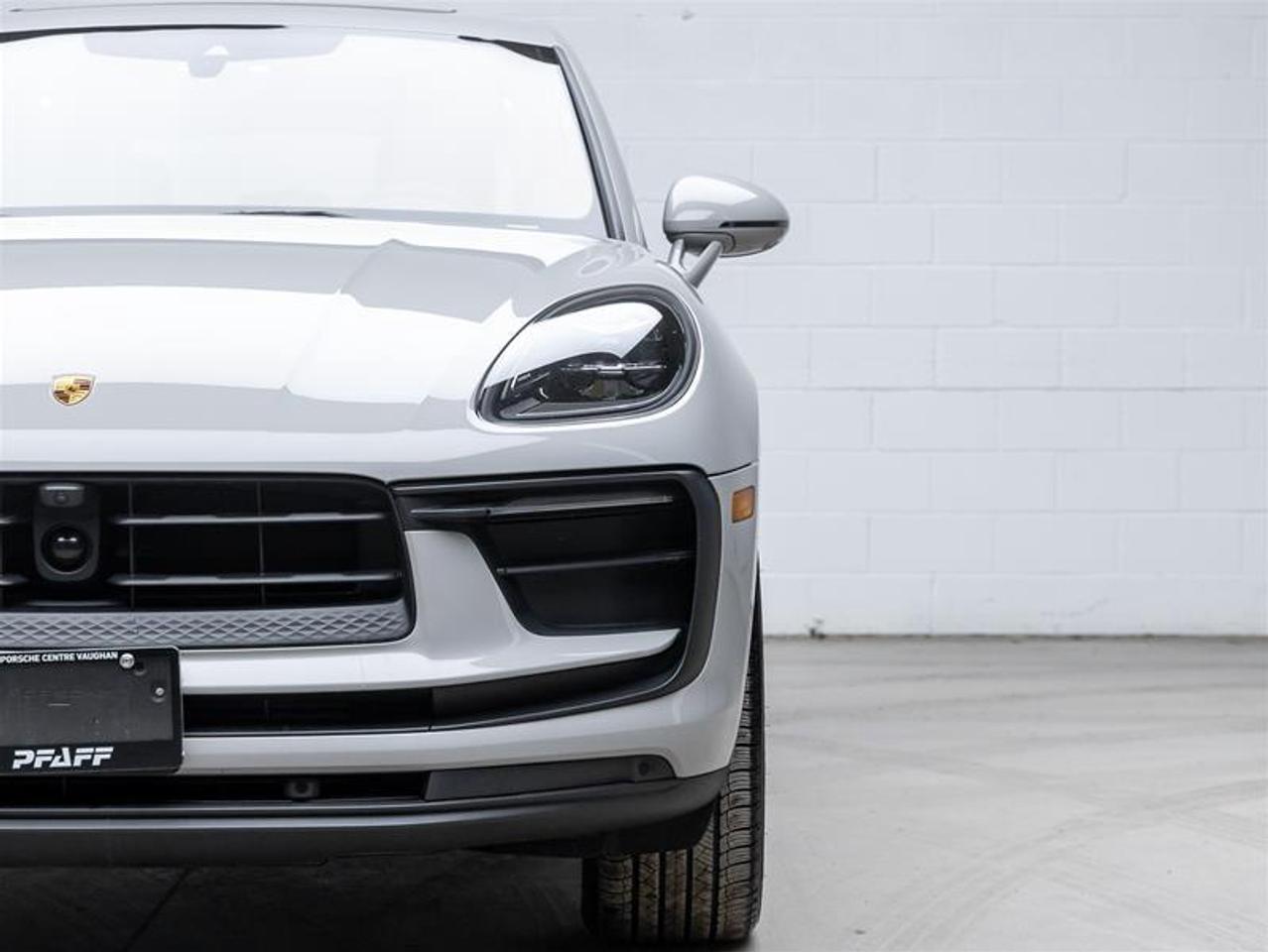 2024 Porsche Macan  Photo3