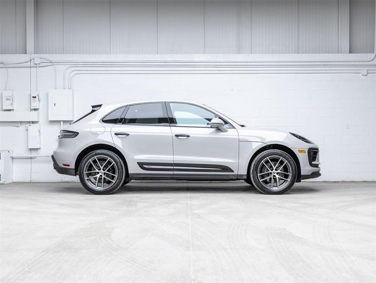2024 Porsche Macan  Photo
