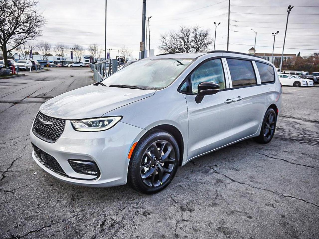 2026 Chrysler Pacifica  Photo4