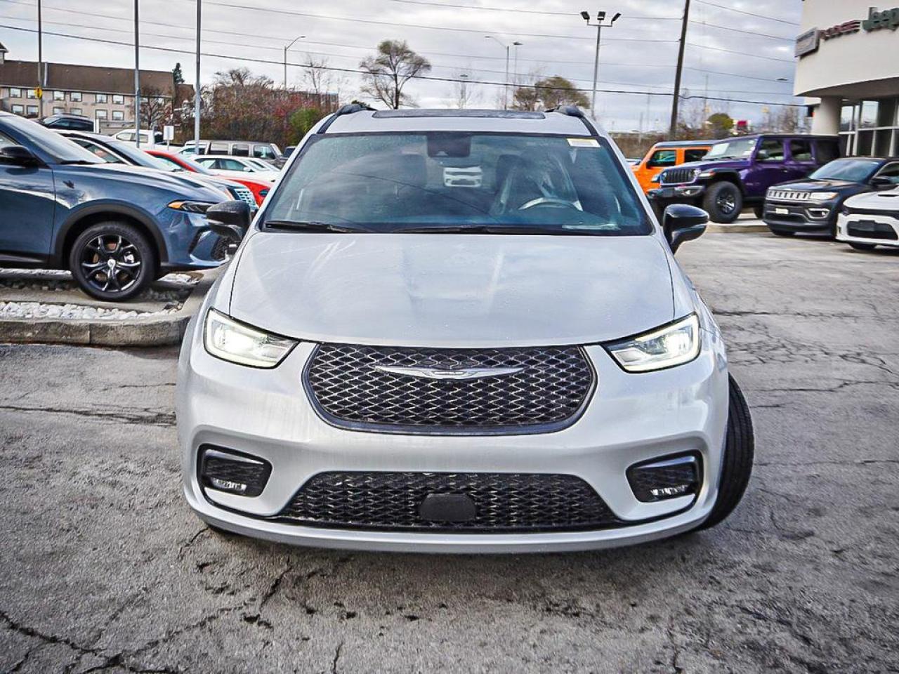 2026 Chrysler Pacifica  Photo2