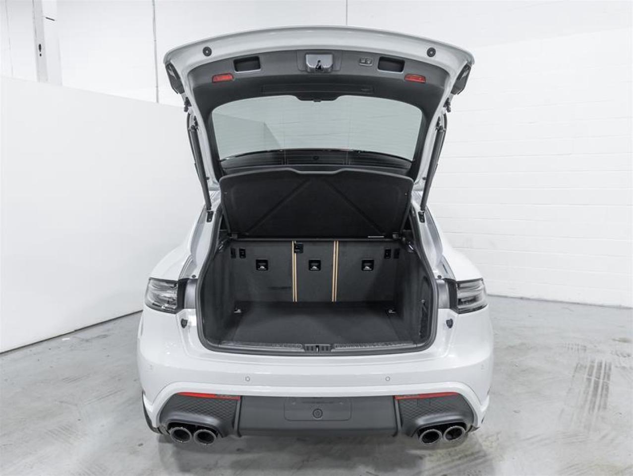 2026 Porsche Macan  Photo