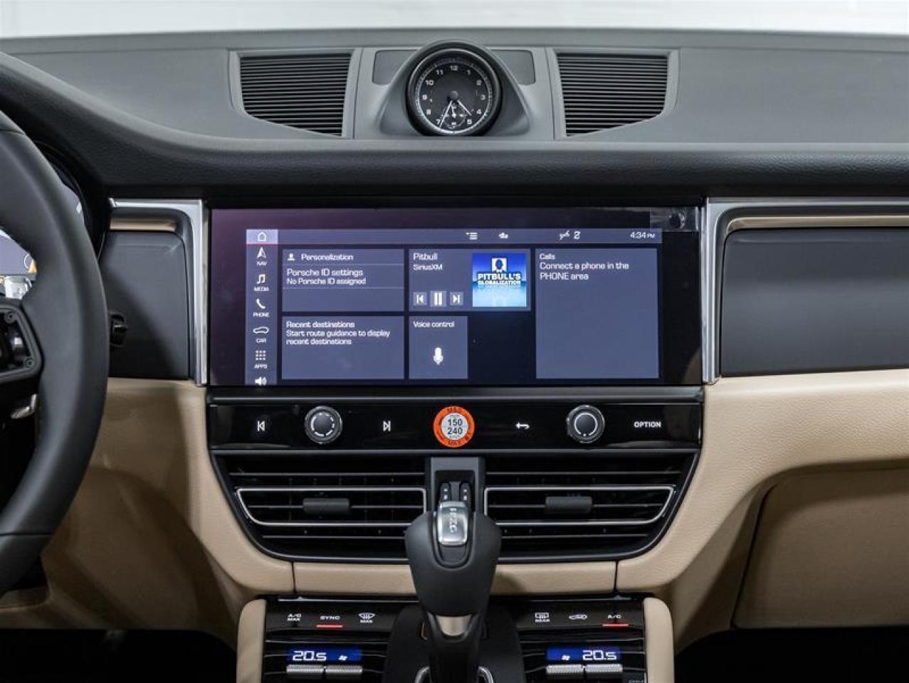 2026 Porsche Macan  Photo