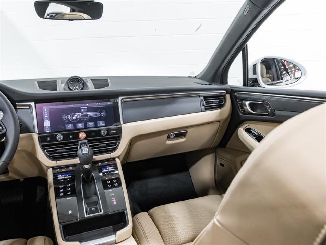 2026 Porsche Macan  Photo