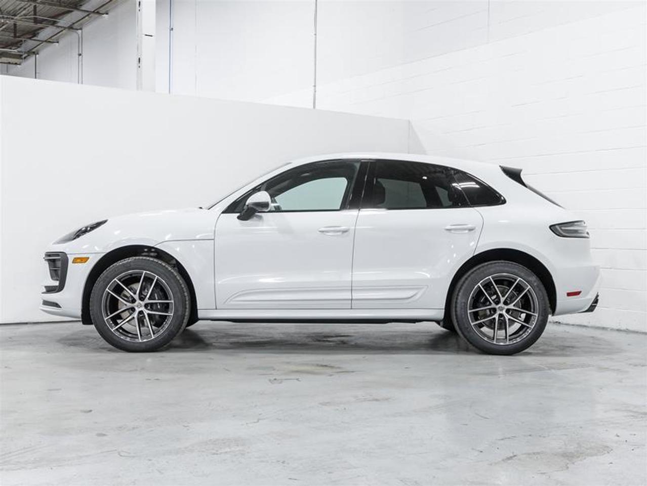 2026 Porsche Macan  Photo3