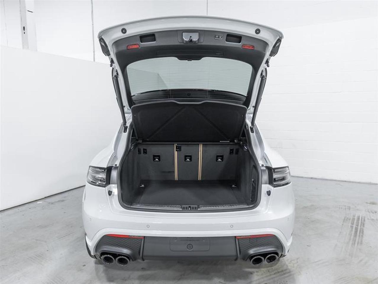 2026 Porsche Macan  Photo