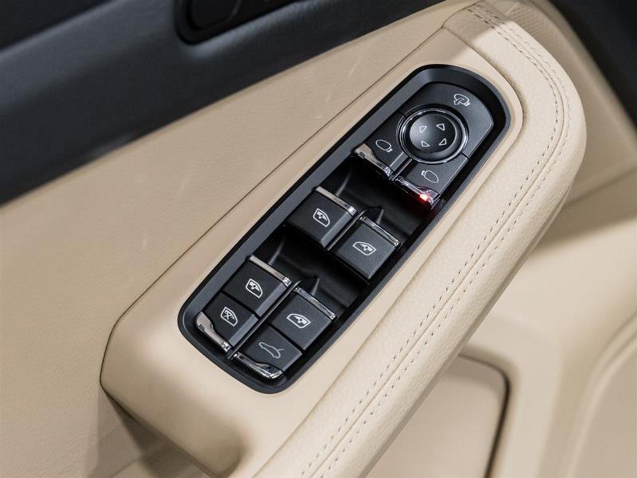 2026 Porsche Macan  Photo