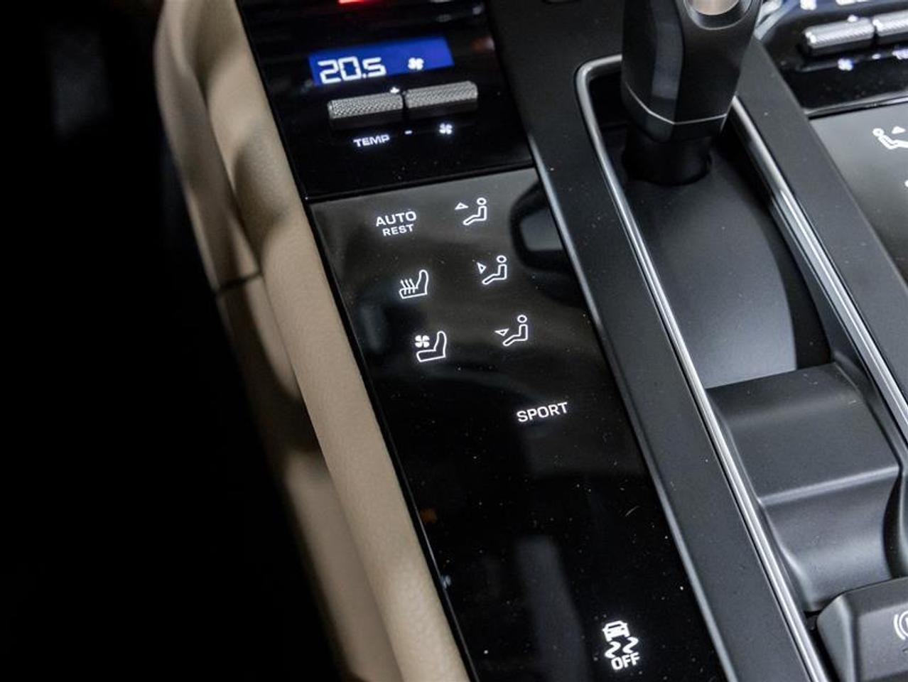2026 Porsche Macan  Photo