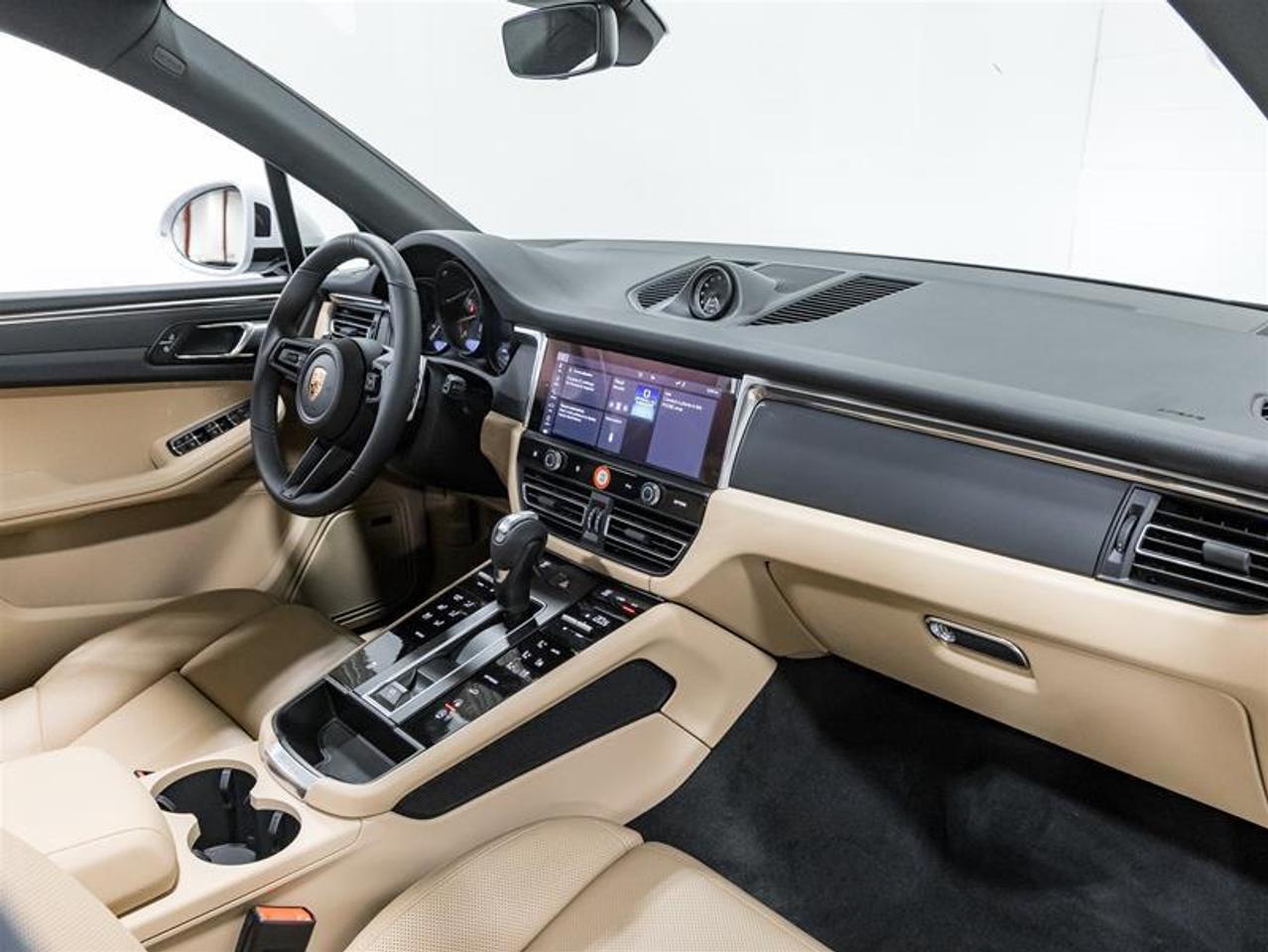 2026 Porsche Macan  Photo