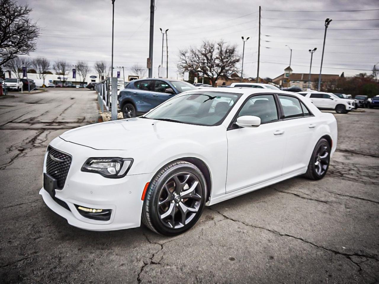 2023 Chrysler 300  Photo