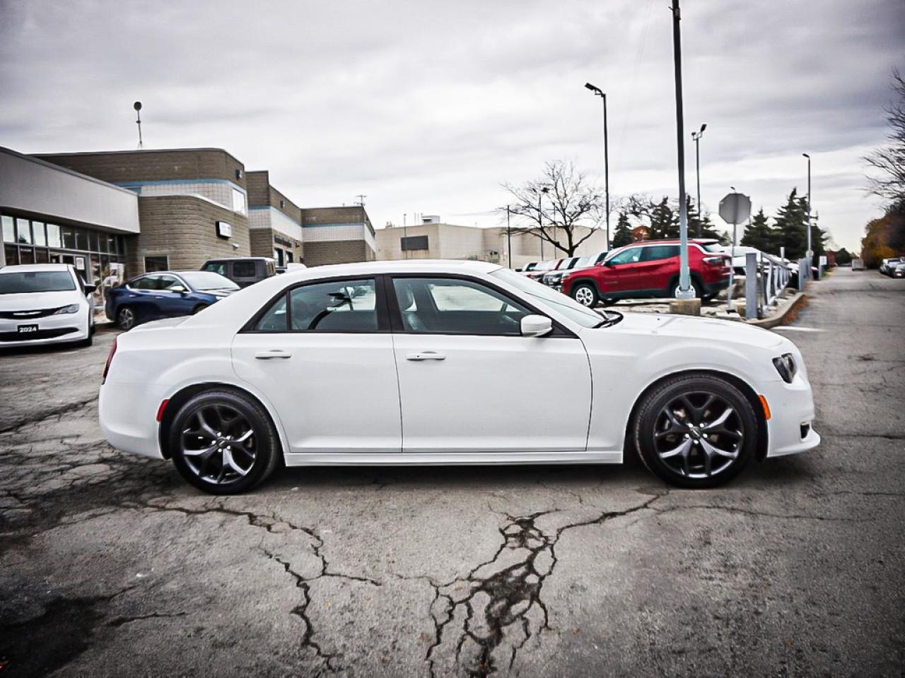 2023 Chrysler 300  Photo