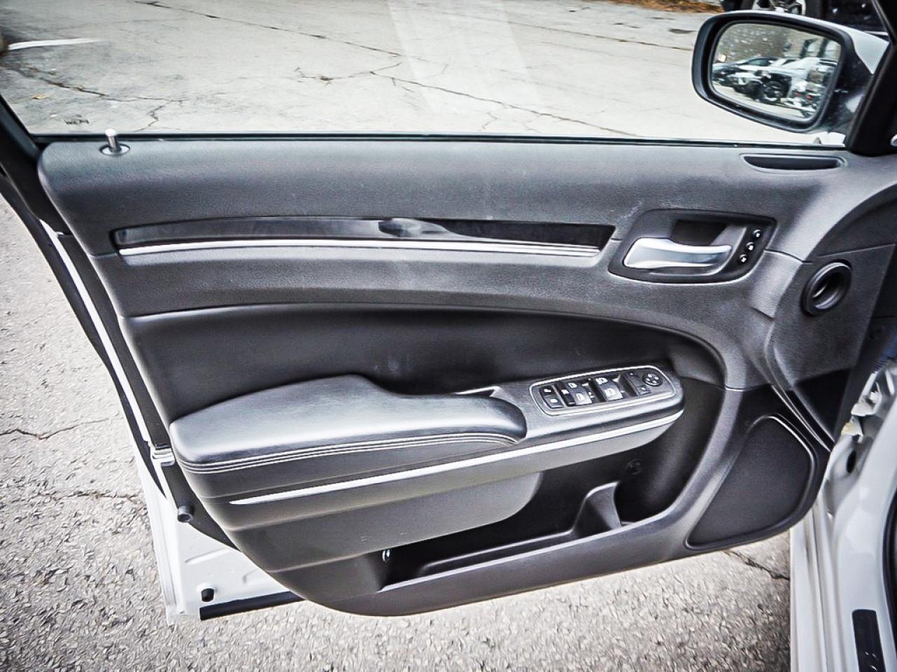 2023 Chrysler 300  Photo