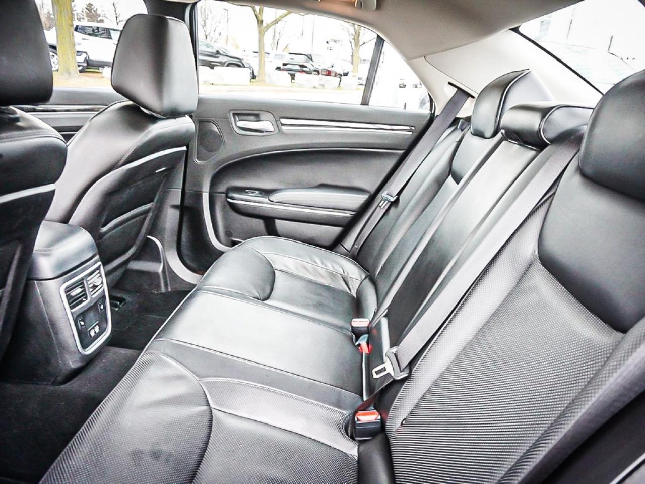 2023 Chrysler 300  Photo