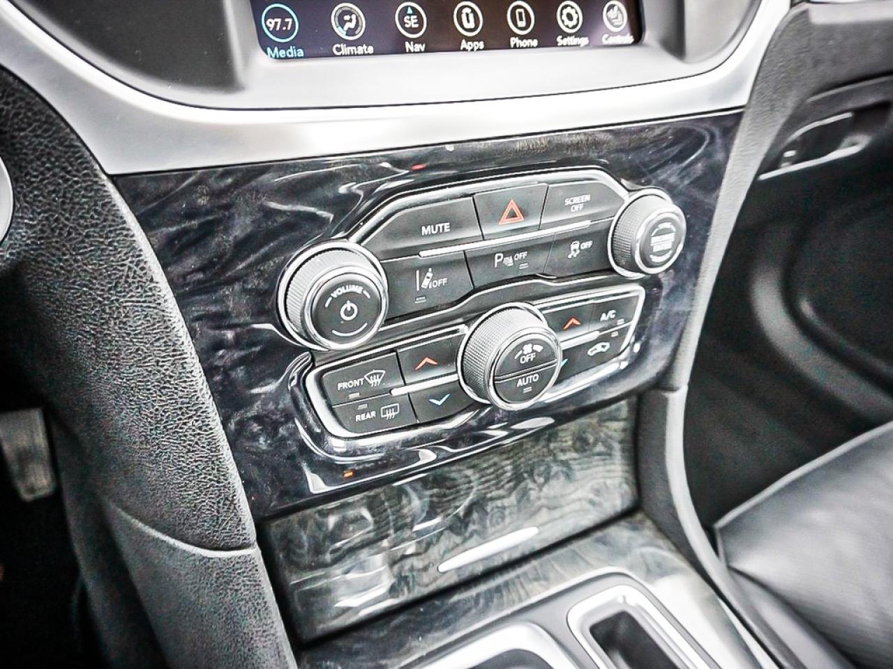 2023 Chrysler 300  Photo