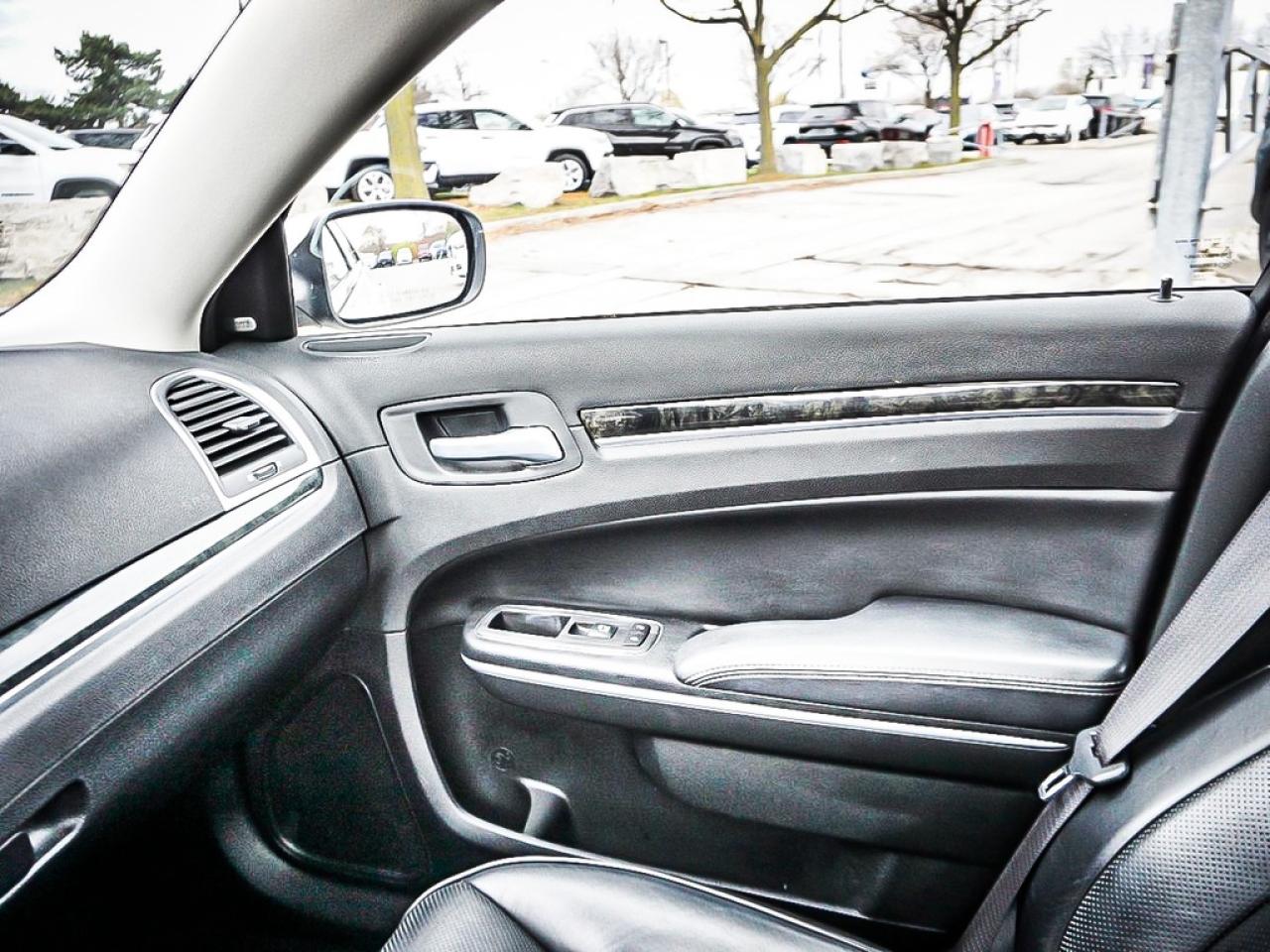 2023 Chrysler 300  Photo