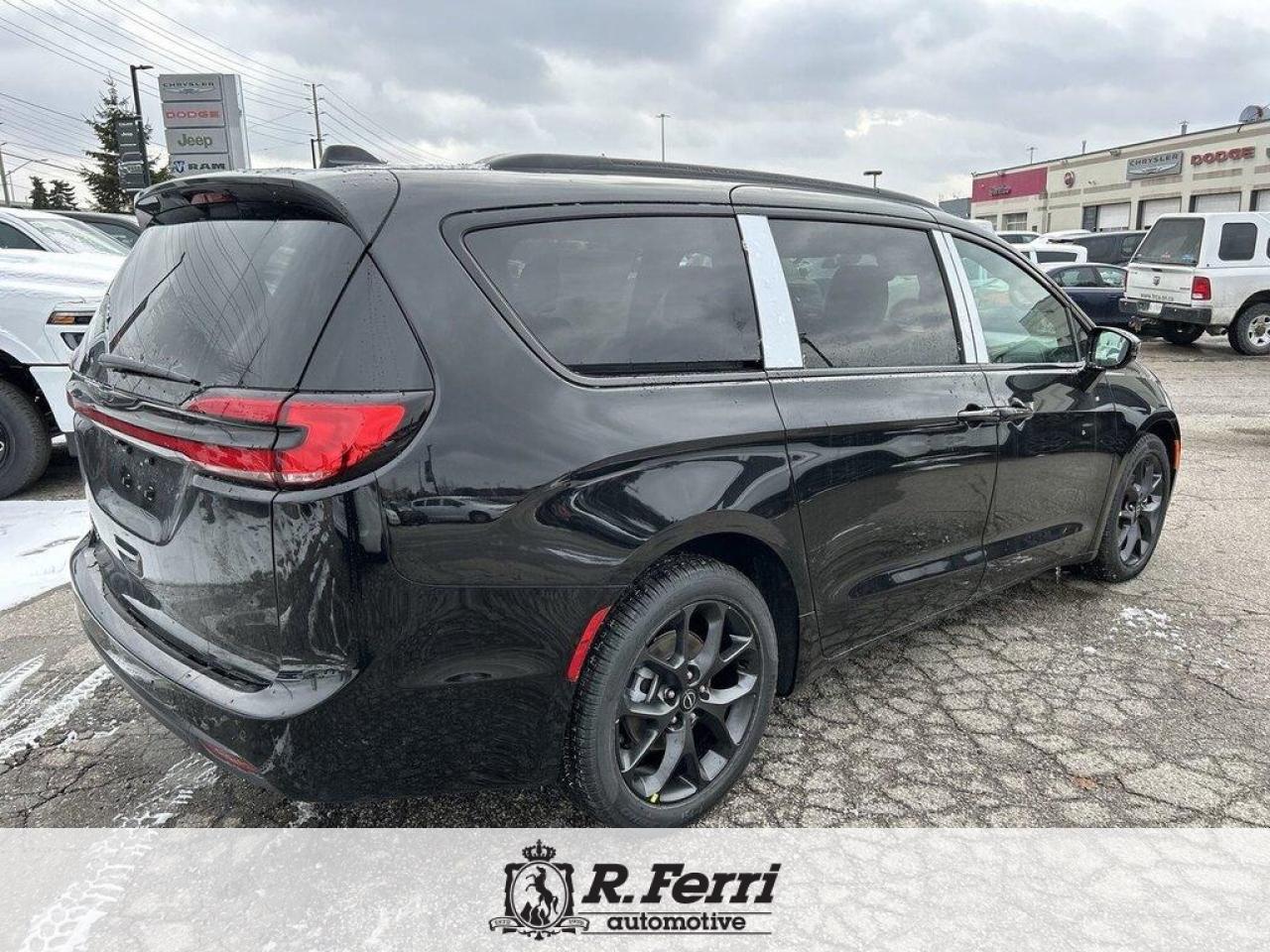 2026 Chrysler Pacifica Select Front-Wheel Drive Passenger Van Photo