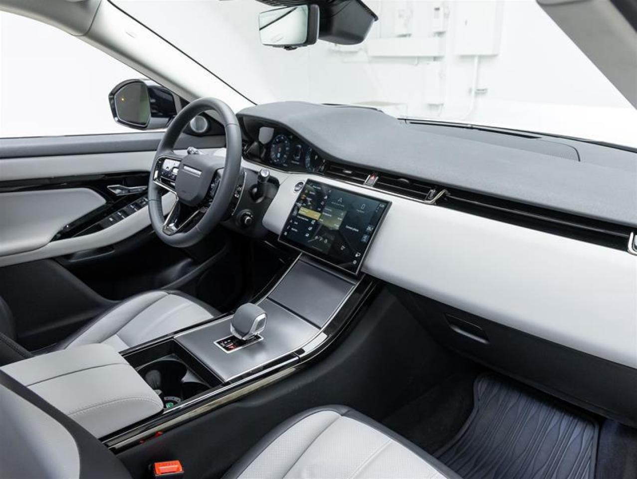 2024 Land Rover Range Rover Evoque  Photo