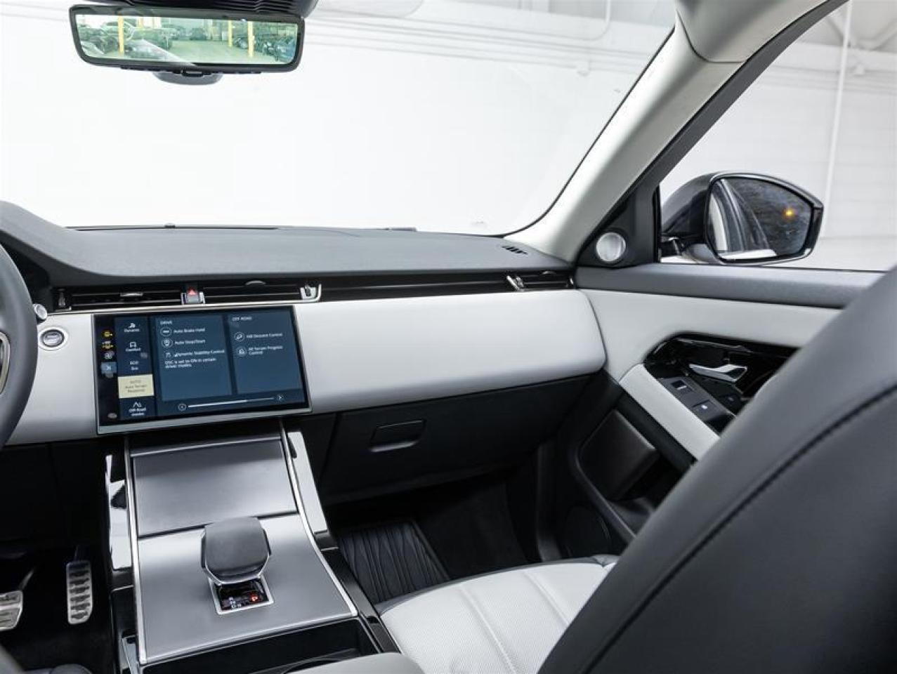 2024 Land Rover Range Rover Evoque  Photo