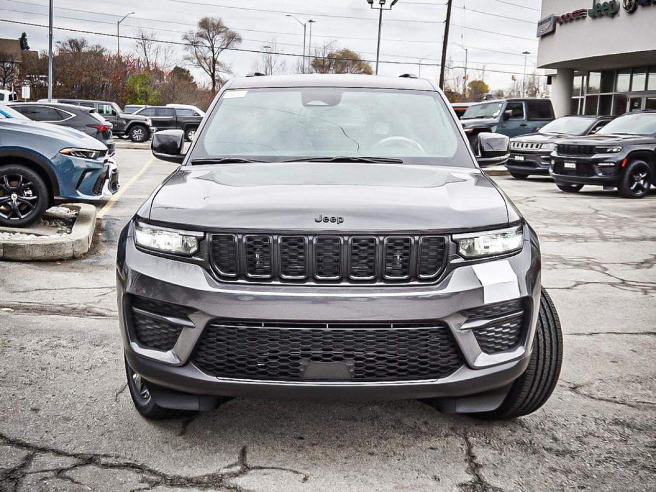 2025 Jeep Grand Cherokee  Photo2