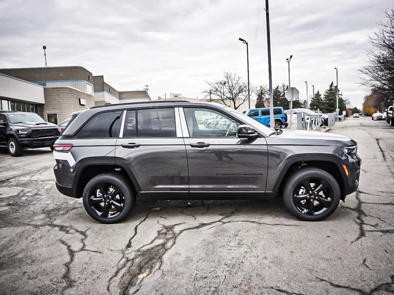 2025 Jeep Grand Cherokee  Photo