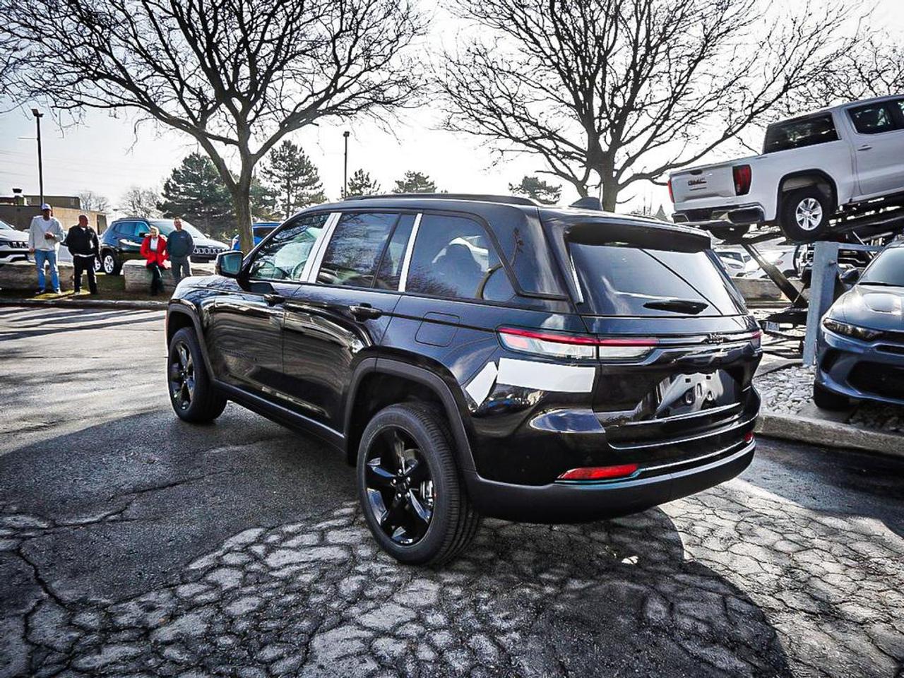 2025 Jeep Grand Cherokee  Photo