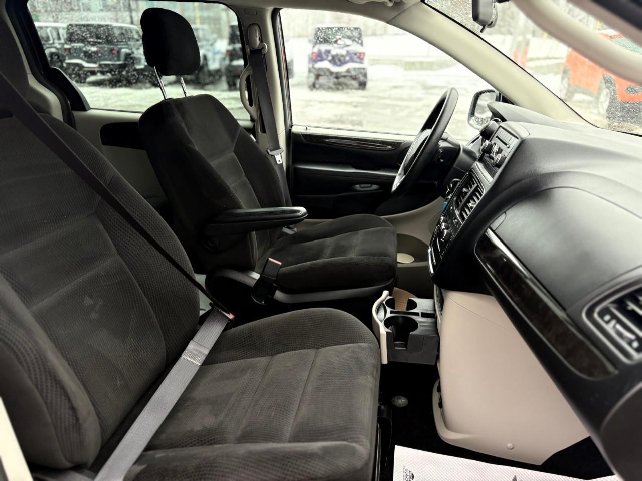 2016 Dodge Grand Caravan SE/SXT Passenger Van Photo