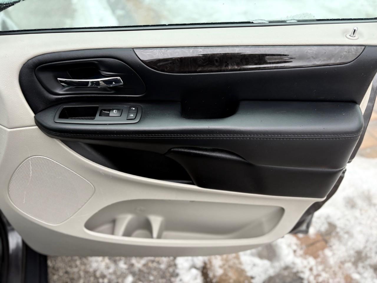 2016 Dodge Grand Caravan SE/SXT Passenger Van Photo