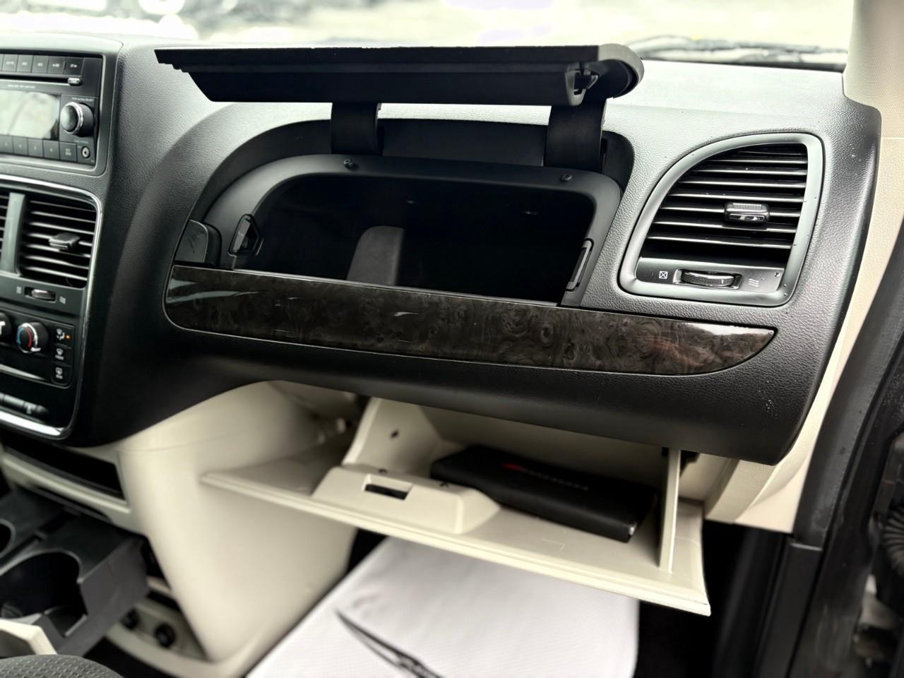 2016 Dodge Grand Caravan SE/SXT Passenger Van Photo