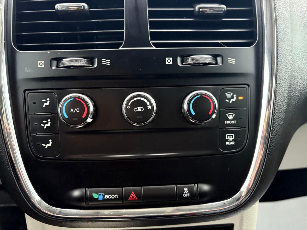 2016 Dodge Grand Caravan SE/SXT Passenger Van Photo