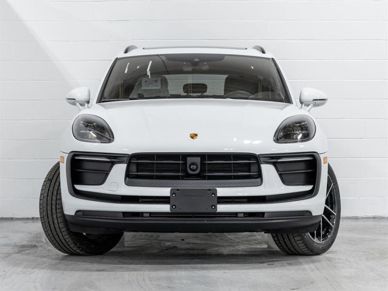 2025 Porsche Macan  Photo3