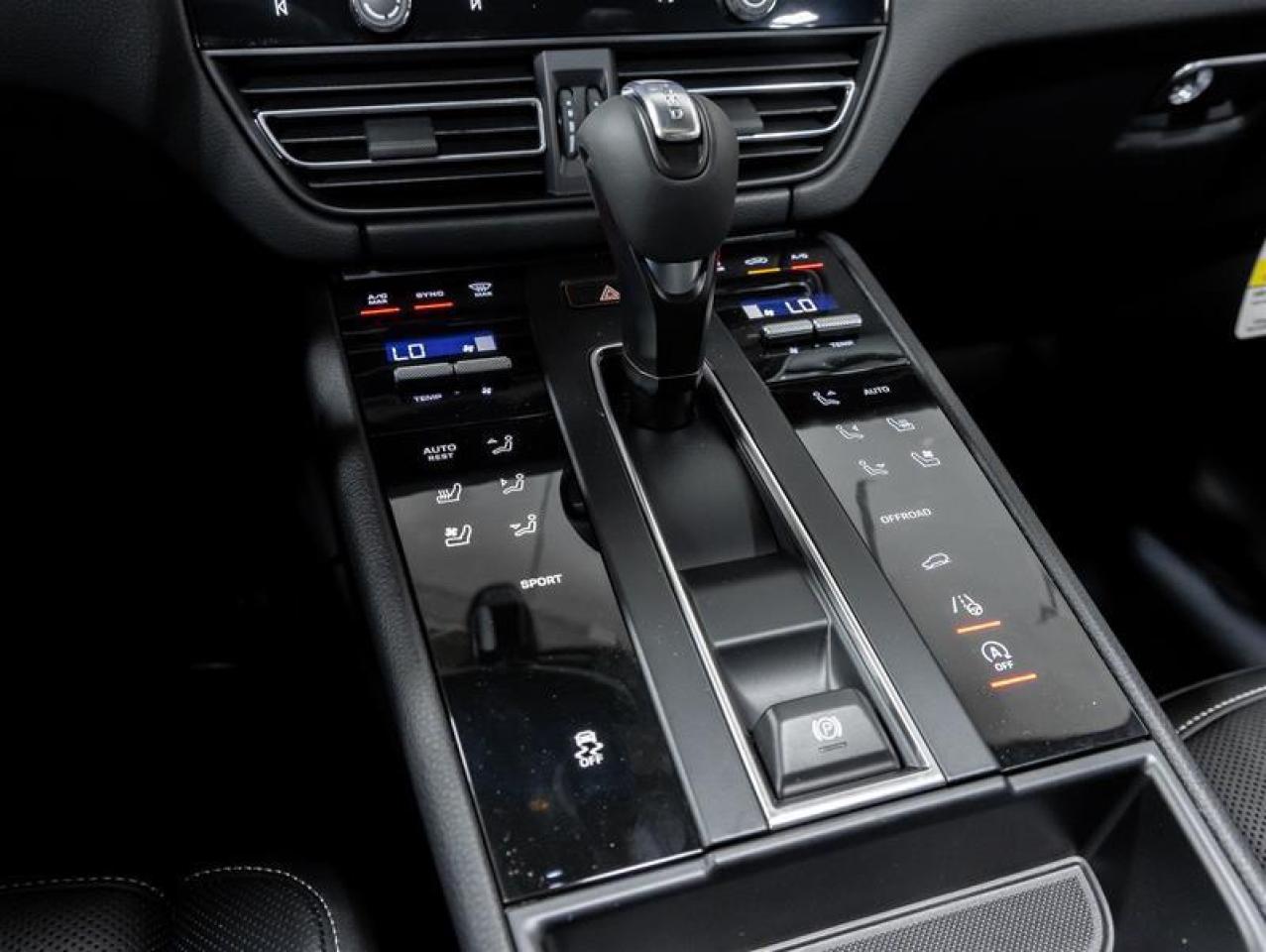 2025 Porsche Macan  Photo