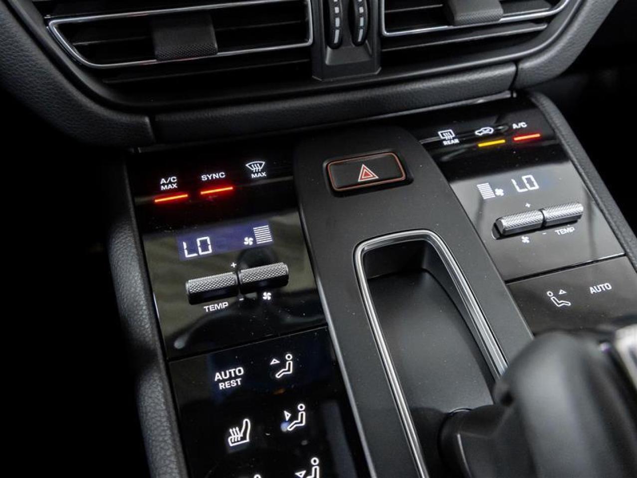 2025 Porsche Macan  Photo