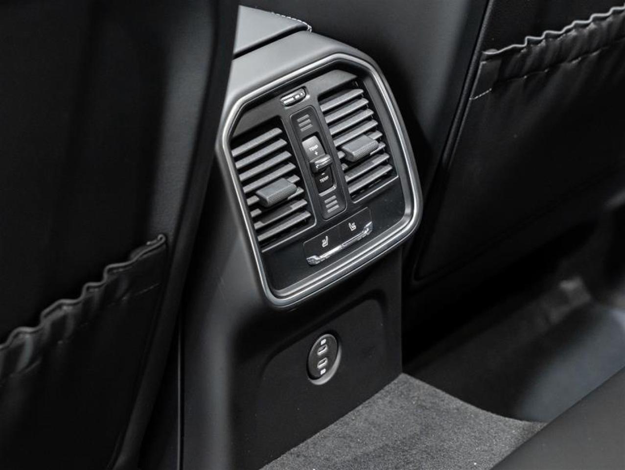 2025 Porsche Macan  Photo