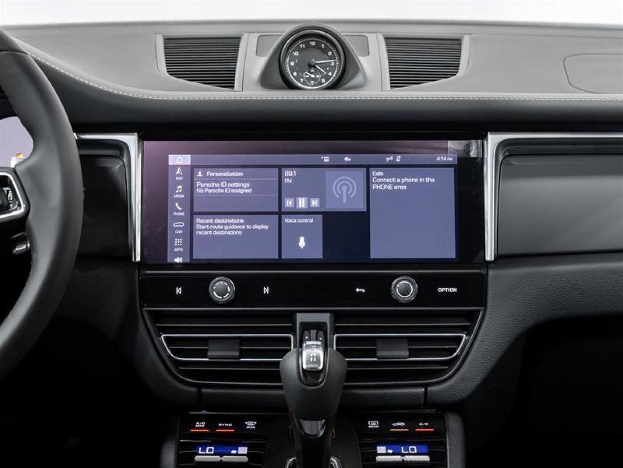 2025 Porsche Macan  Photo