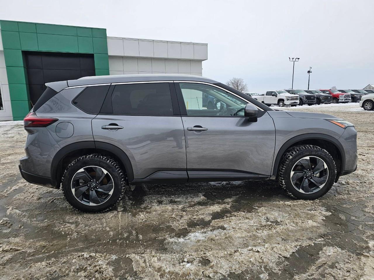 2024 Nissan Rogue SV Moonroof 4dr All-Wheel Drive Sport Utility Photo3