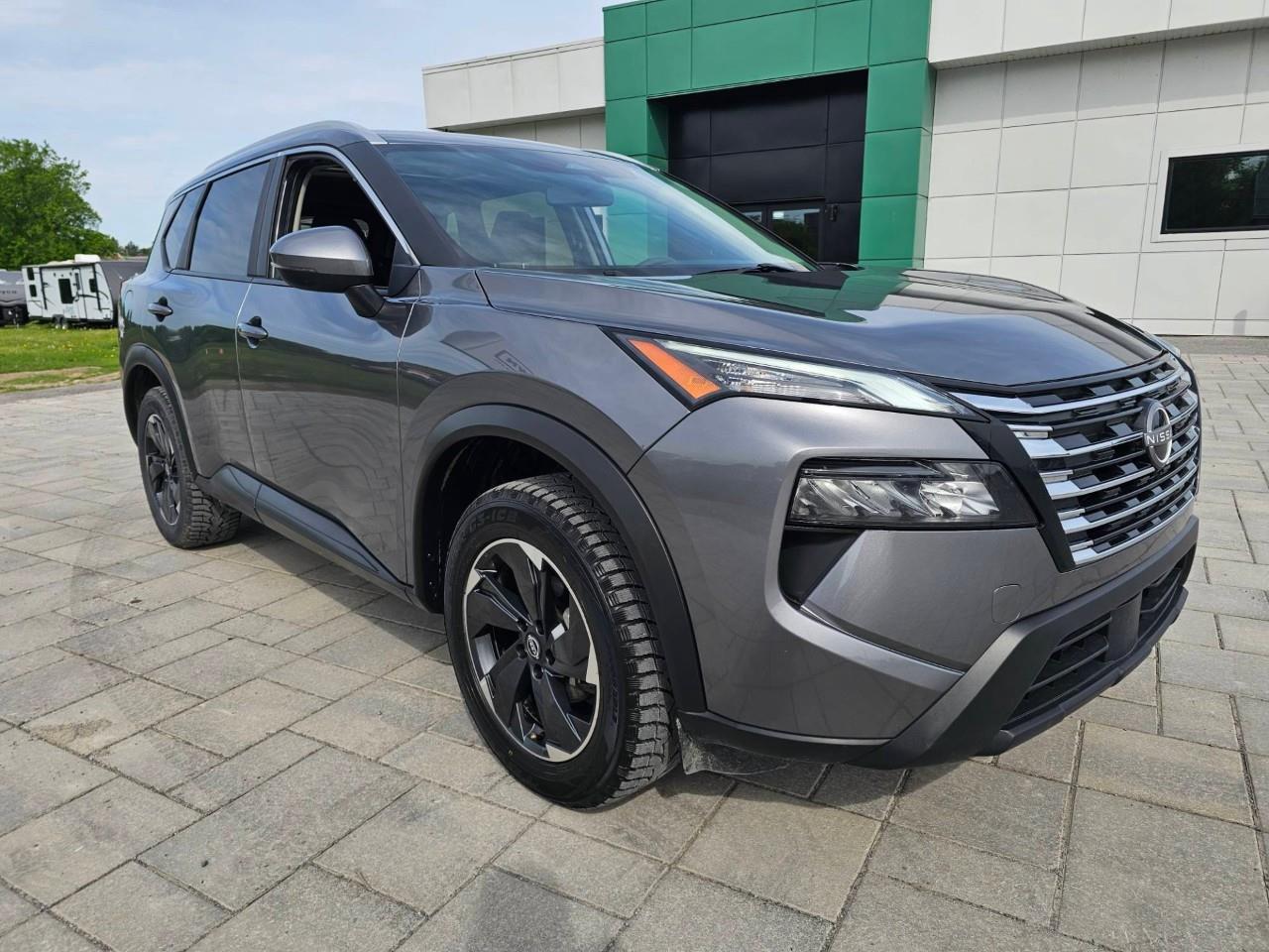 2024 Nissan Rogue SV Moonroof 4dr All-Wheel Drive Sport Utility Photo2