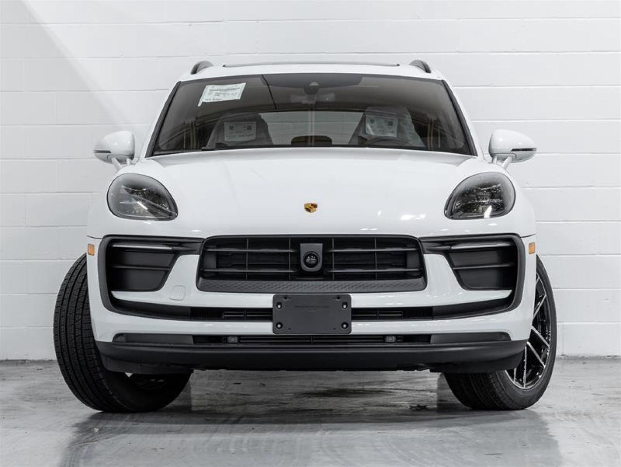 2025 Porsche Macan  Photo3